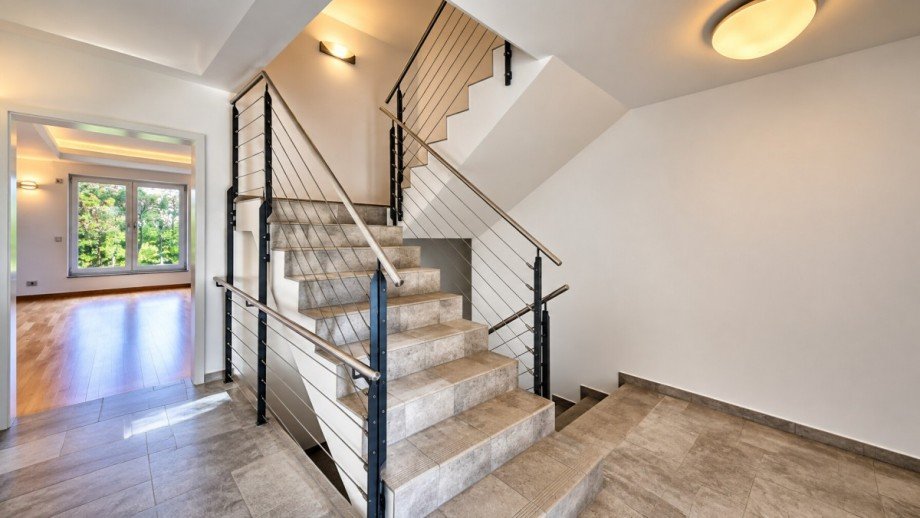 Treppenhaus Erdgeschosswohnung Wagh�usel / Kirrlach