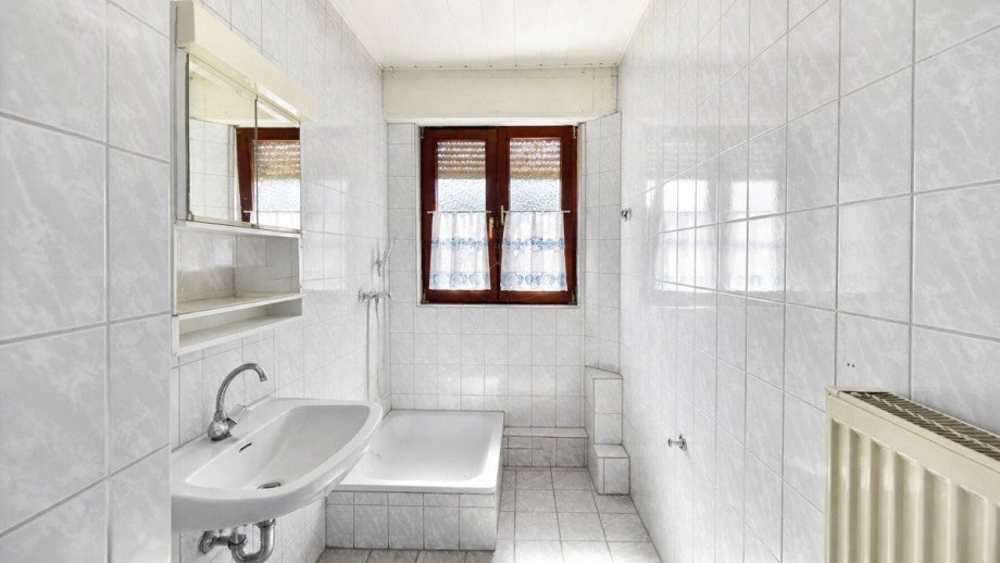 Bad OG KI bearbeitet Mehrfamilienhaus Rettigheim