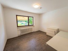 Zimmer XXL-Grundst�ck mit ebenerdigem Einfamilienhaus und Wellnessbereich im Untergeschoss