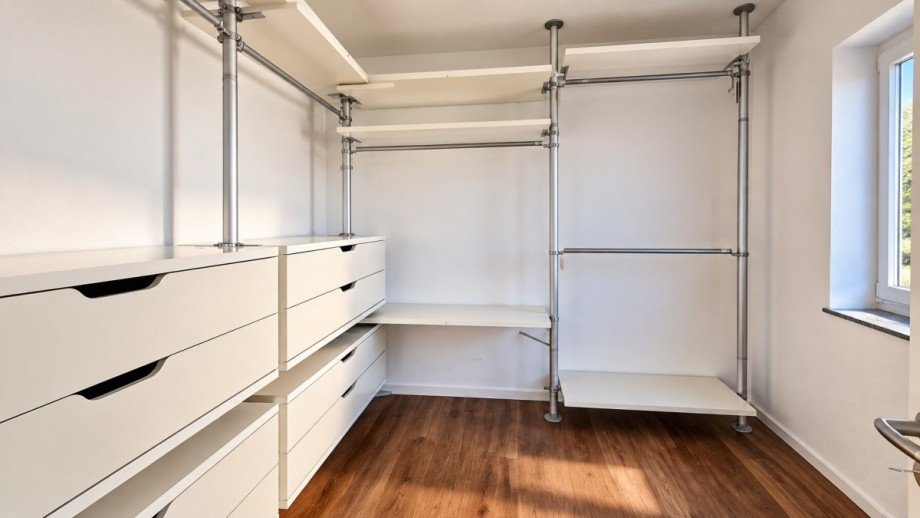 Kleiderzimmer Erdgeschosswohnung Wagh�usel / Kirrlach