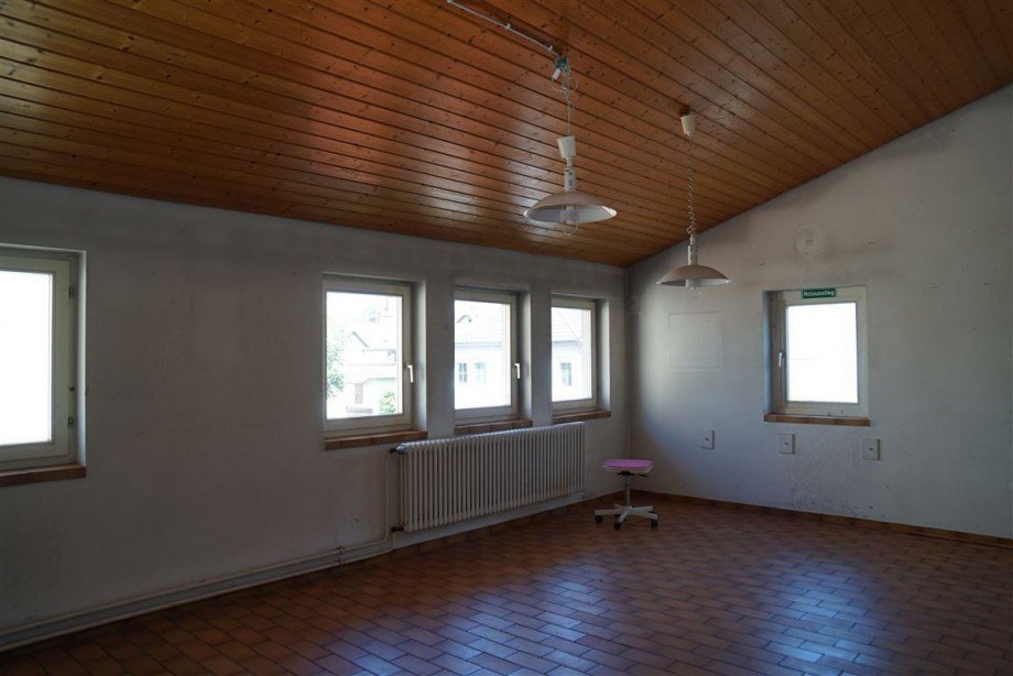 Zimmer oben Halle / Lager / Produktion B�hl , Baden