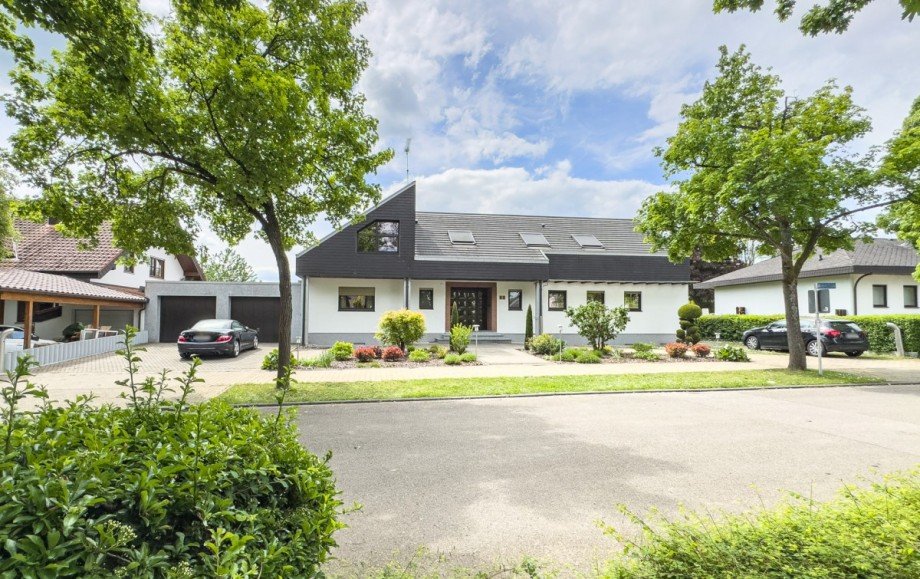 Front Ansicht Haus Villa Bad Sch�nborn / Bad Mingolsheim