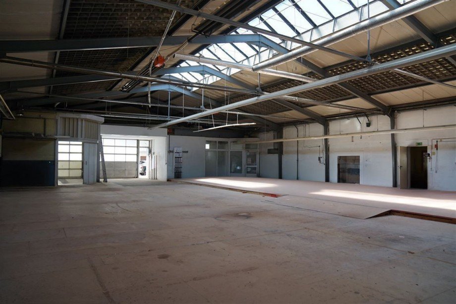 Halle Halle / Lager / Produktion B�hl , Baden