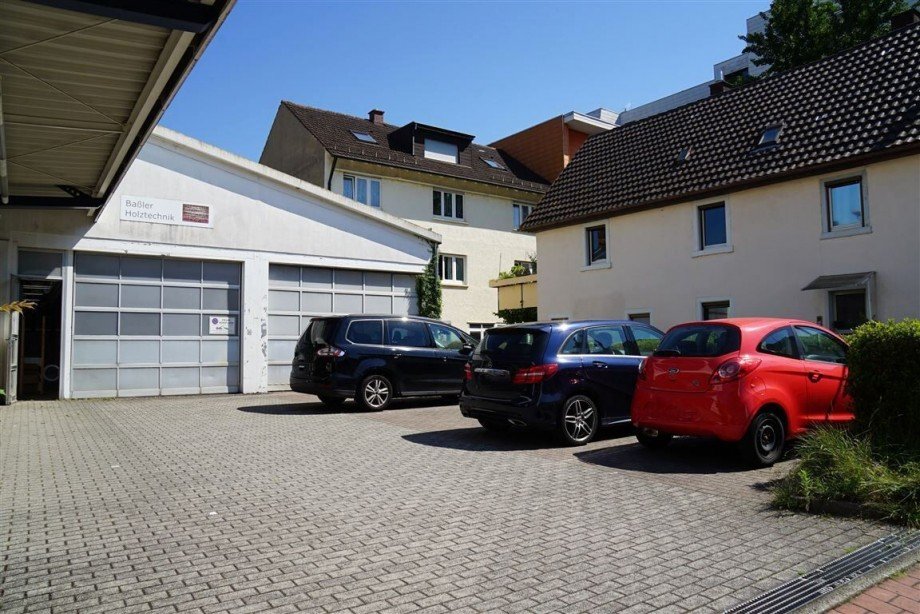 Parkpl�tze Halle / Lager / Produktion B�hl , Baden