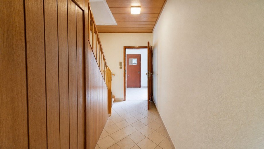 Flur EG KI bearbeitet Mehrfamilienhaus Rettigheim
