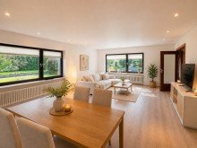 Wohnzimmer XXL-Grundst�ck mit ebenerdigem Einfamilienhaus und Wellnessbereich im Untergeschoss