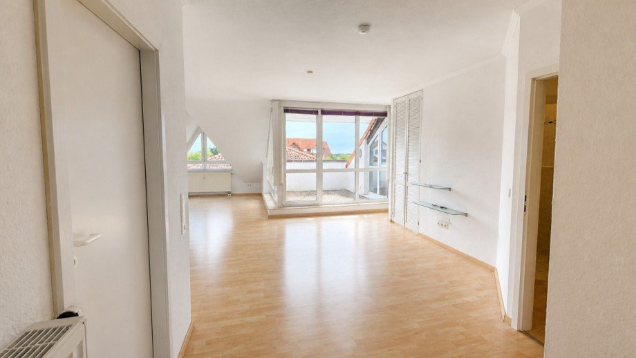 Blick in den Wohnbereich Dachgeschosswohnung �stringen
