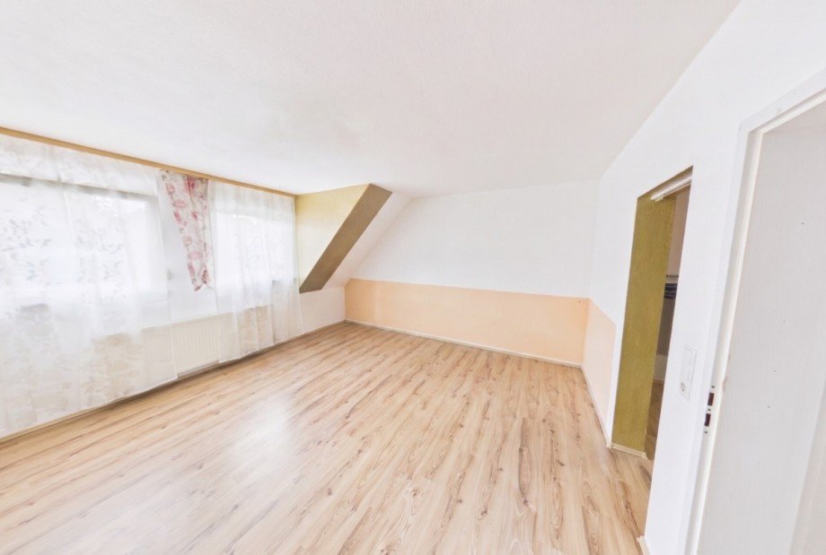 Zimmer 1 leer (KI) Reihenhaus Eschelbronn