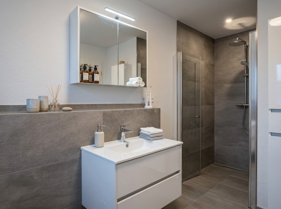 Dusche ( KI Dekoration) Etagenwohnung Oftersheim