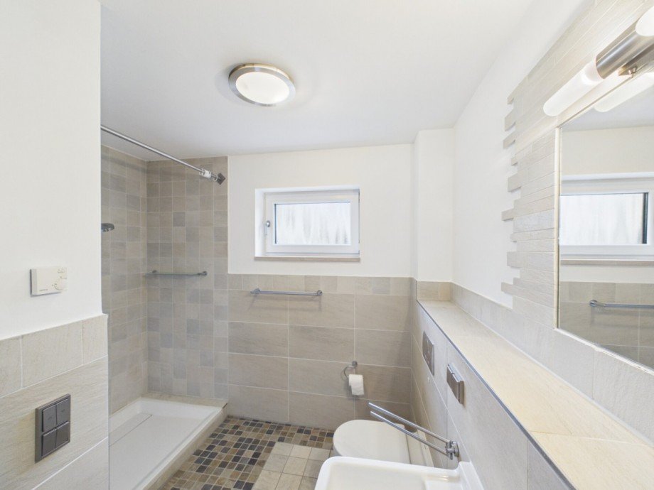 Badezimmer UG Erdgeschosswohnung Wagh�usel / Kirrlach
