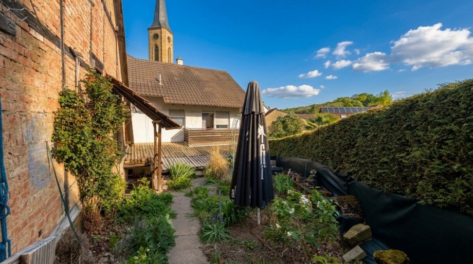 Seitengarten Einfamilienhaus Sinsheim / Waldangelloch