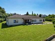 Ansicht Haus XXL-Grundst�ck mit ebenerdigem Einfamilienhaus und Wellnessbereich im Untergeschoss