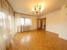 Wohnzimmer OG Charmantes Dreifamilienhaus in Sinsheim Gartenstadt - Spitzenlage, 1 Wohnung sofort frei