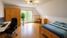 Zimmer 2 OG Haus mit gro�em Grundst�ck (1019m�) und viel Potenzial in Feldrandlage von Blankenloch zu verkaufen