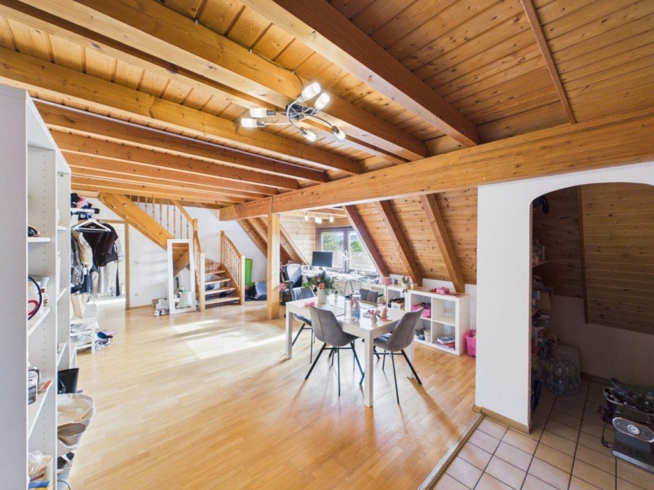 Abstellraum und Wohnbereich Dachgeschosswohnung Sinsheim