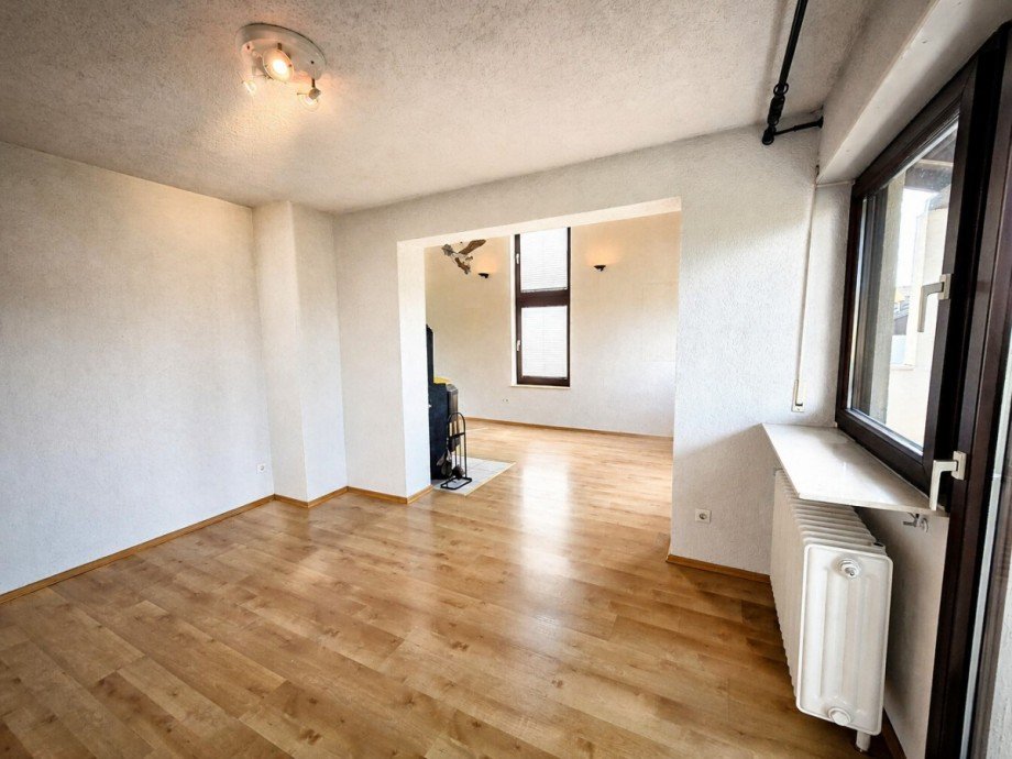 Gro�es Zimmer OG Reihenendhaus Sinsheim
