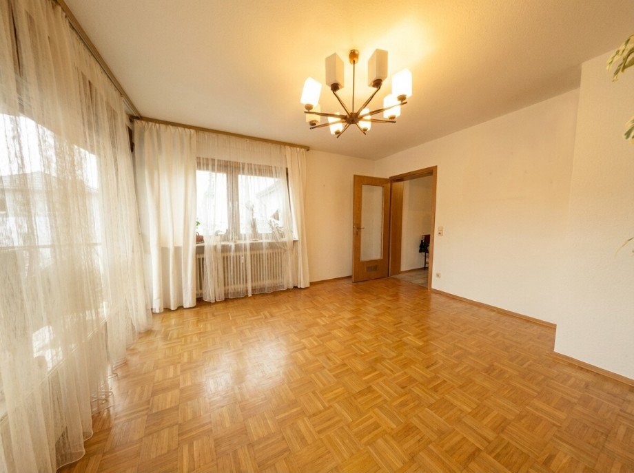 Wohnzimmer OG Mehrfamilienhaus Sinsheim