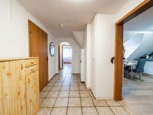 Flur DG Charmantes Dreifamilienhaus in Sinsheim Gartenstadt - Spitzenlage, 1 Wohnung sofort frei