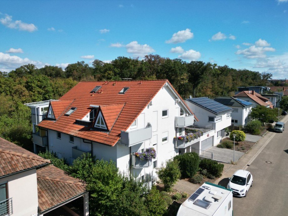 Ansicht Haus seitlich Dachgeschosswohnung �stringen